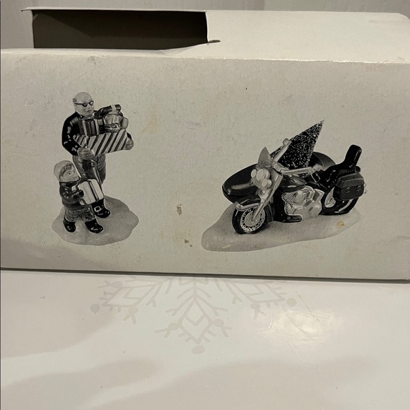 DEPARTMENT 56 Snow Village A Harley-Davidson Holiday figurine set - Picture 14 of 16
